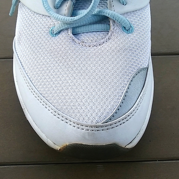 VIONIC Kona Sneakers - Picture 3 of 12